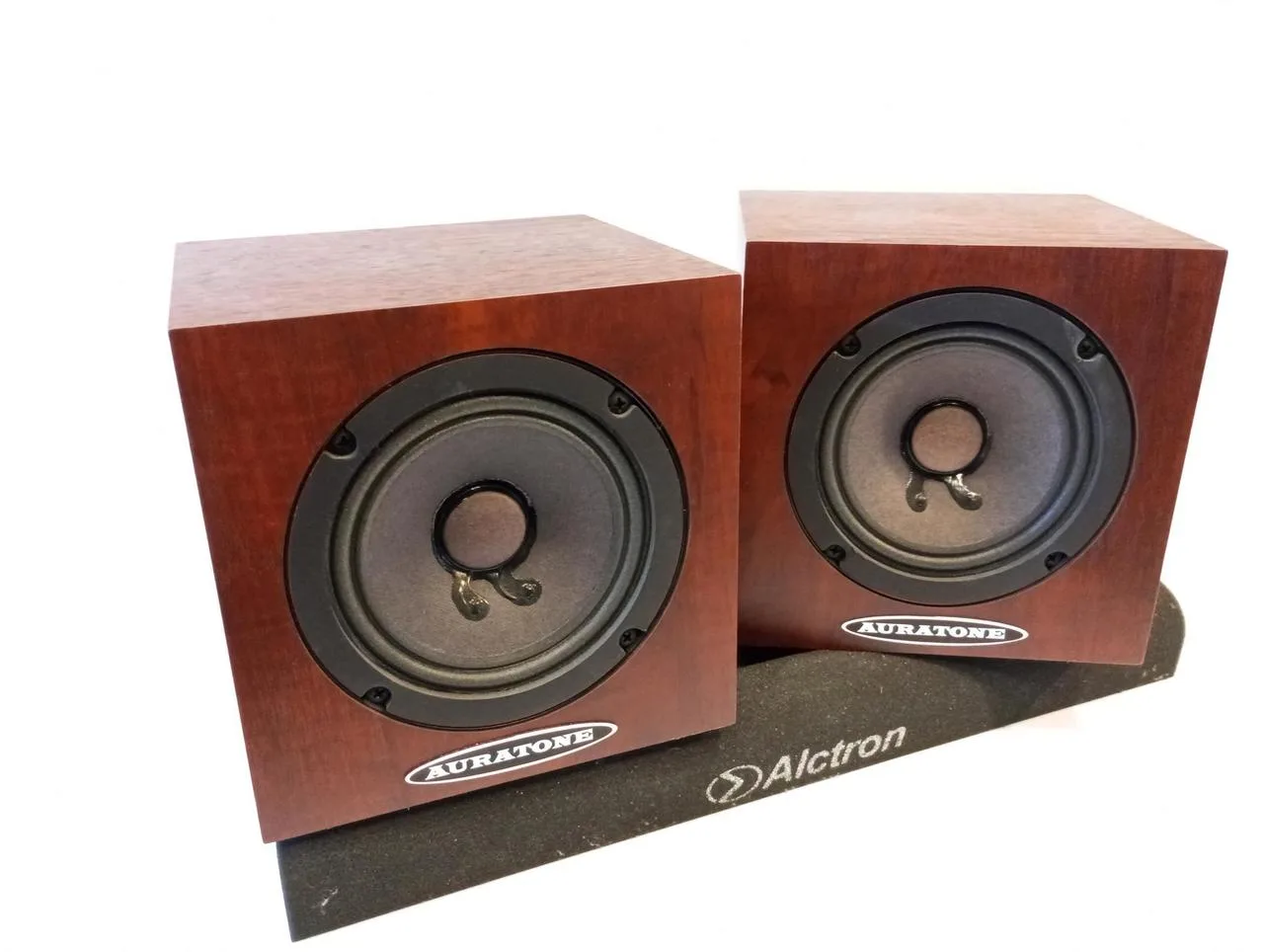 Auratone 5C  Sound Cubes