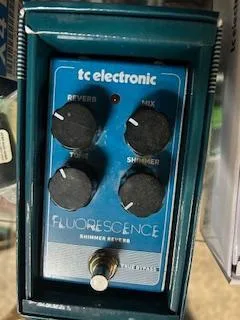 Kytarové efekty Boss, MXR, Dunlop, TC, pedály Vol/WAX/dist