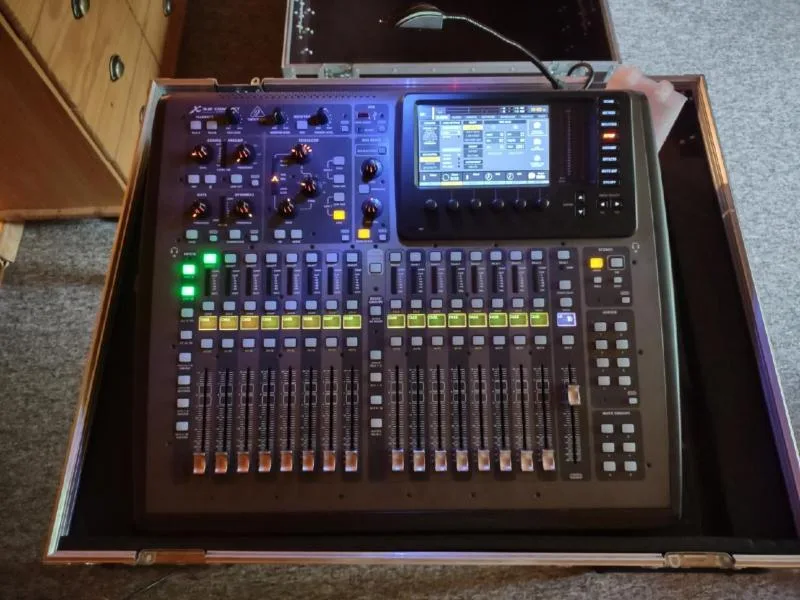 MIxážní pulty digitál i analog ! Např. Behringer X32 Producer NEW PRICE!
