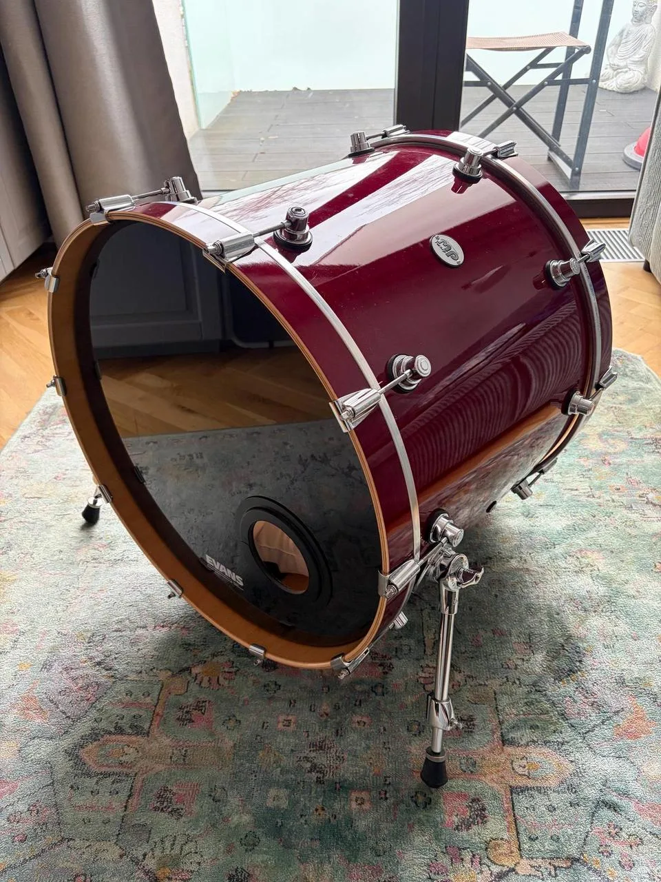 DW Design Series 22 Cherry Stain + obaly