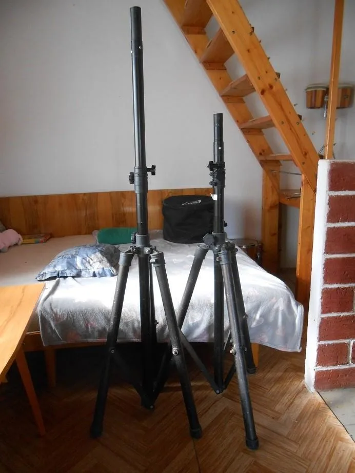 Prodám  stojany pro Reprobox