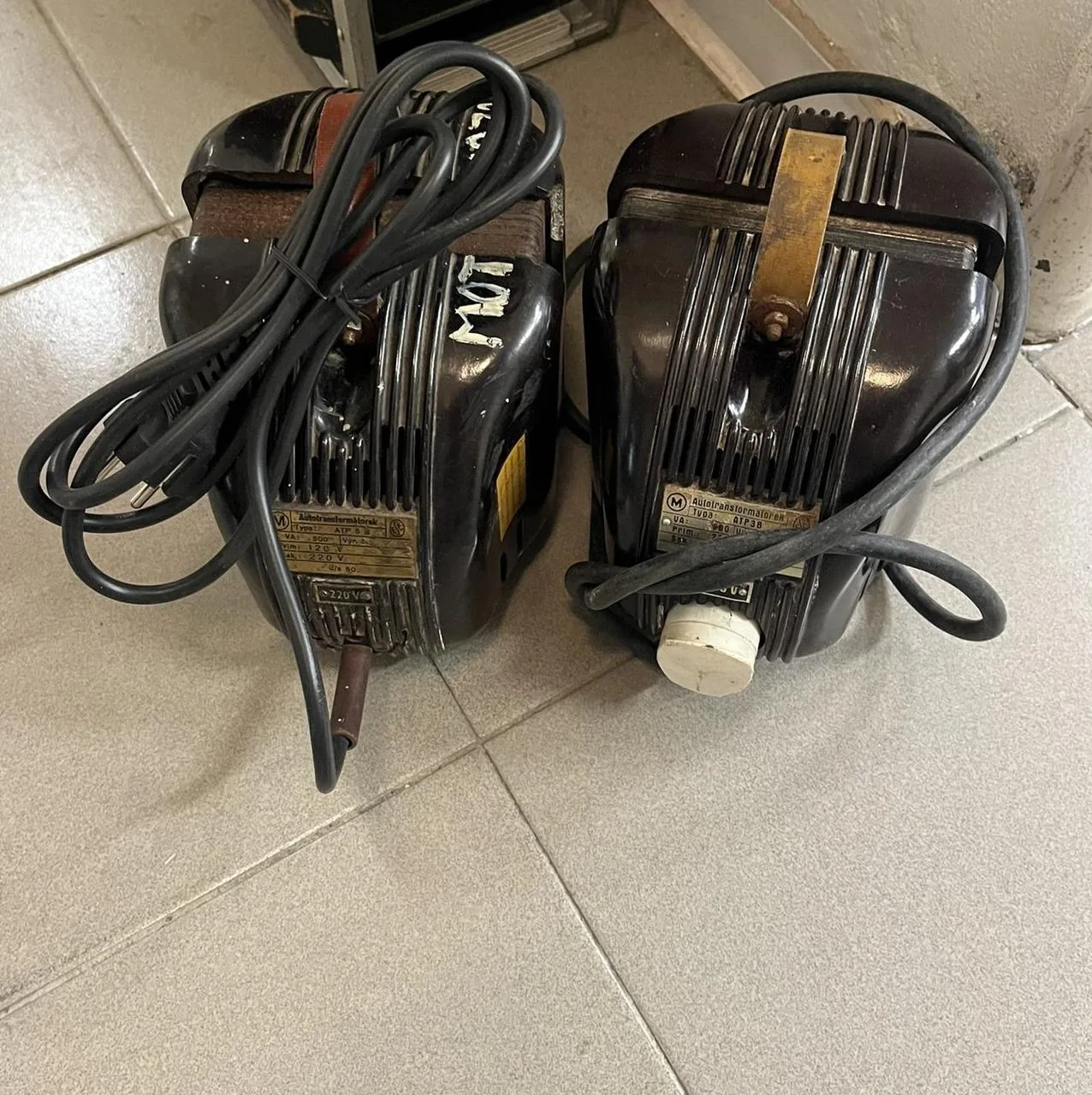 Převodní trafa, měniče napětí z/na 120V