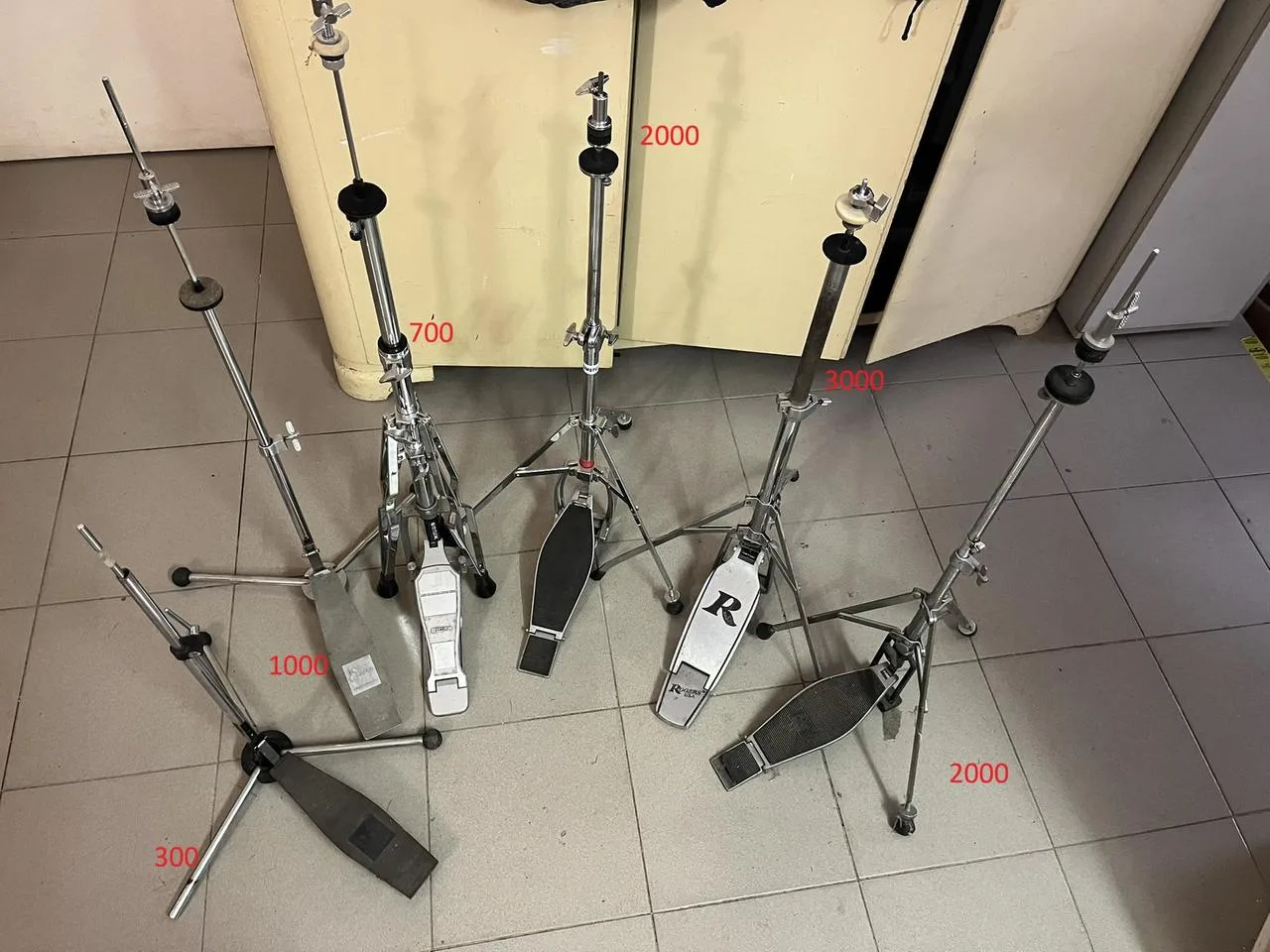 Bicí HW / stojany na snare/ činely / stoličky / hihat atd.