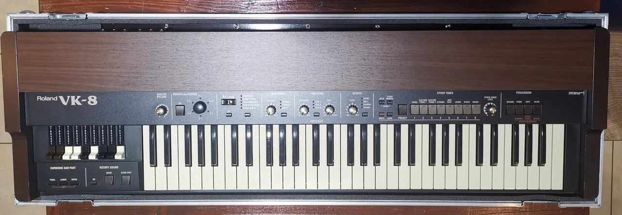 Roland VK-8 + case Thon
