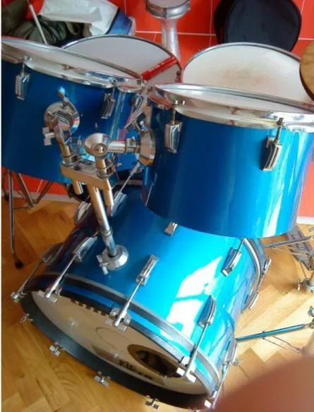 Sháním floor tom Amati 16" k této soupravě