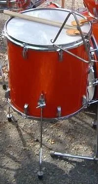 Sháním floor tom Amati 16" k této soupravě