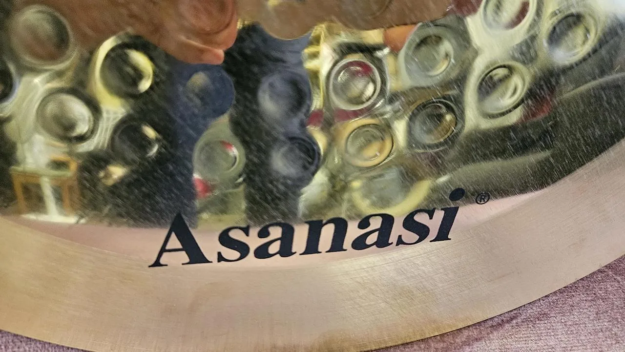 Prodám zánovní 18" crash Asanasi R80