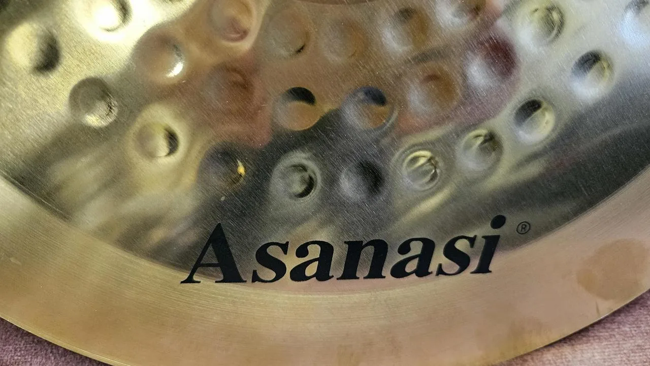 Prodám zánovní 16" crash Asanasi R80.