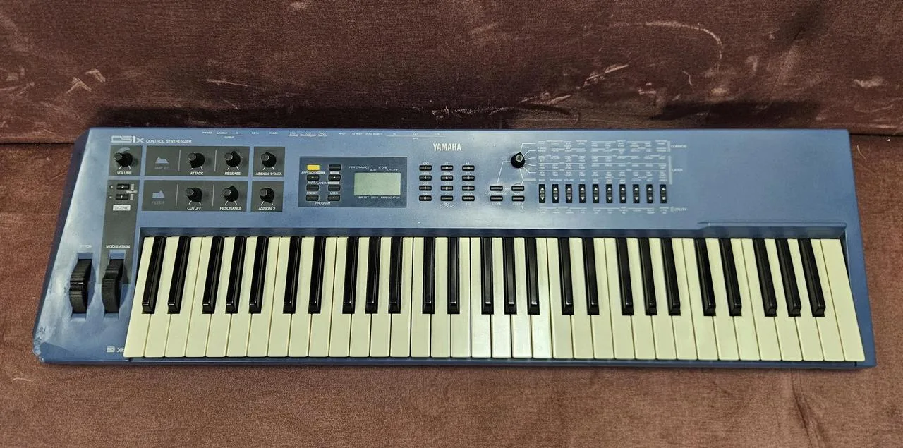 Prodám syntezátor Yamaha CS1X