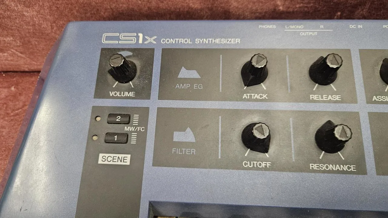 Prodám syntezátor Yamaha CS1X