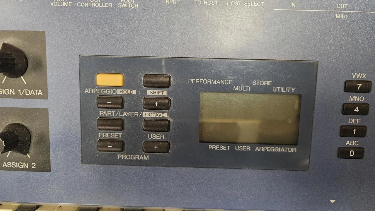 Prodám syntezátor Yamaha CS1X