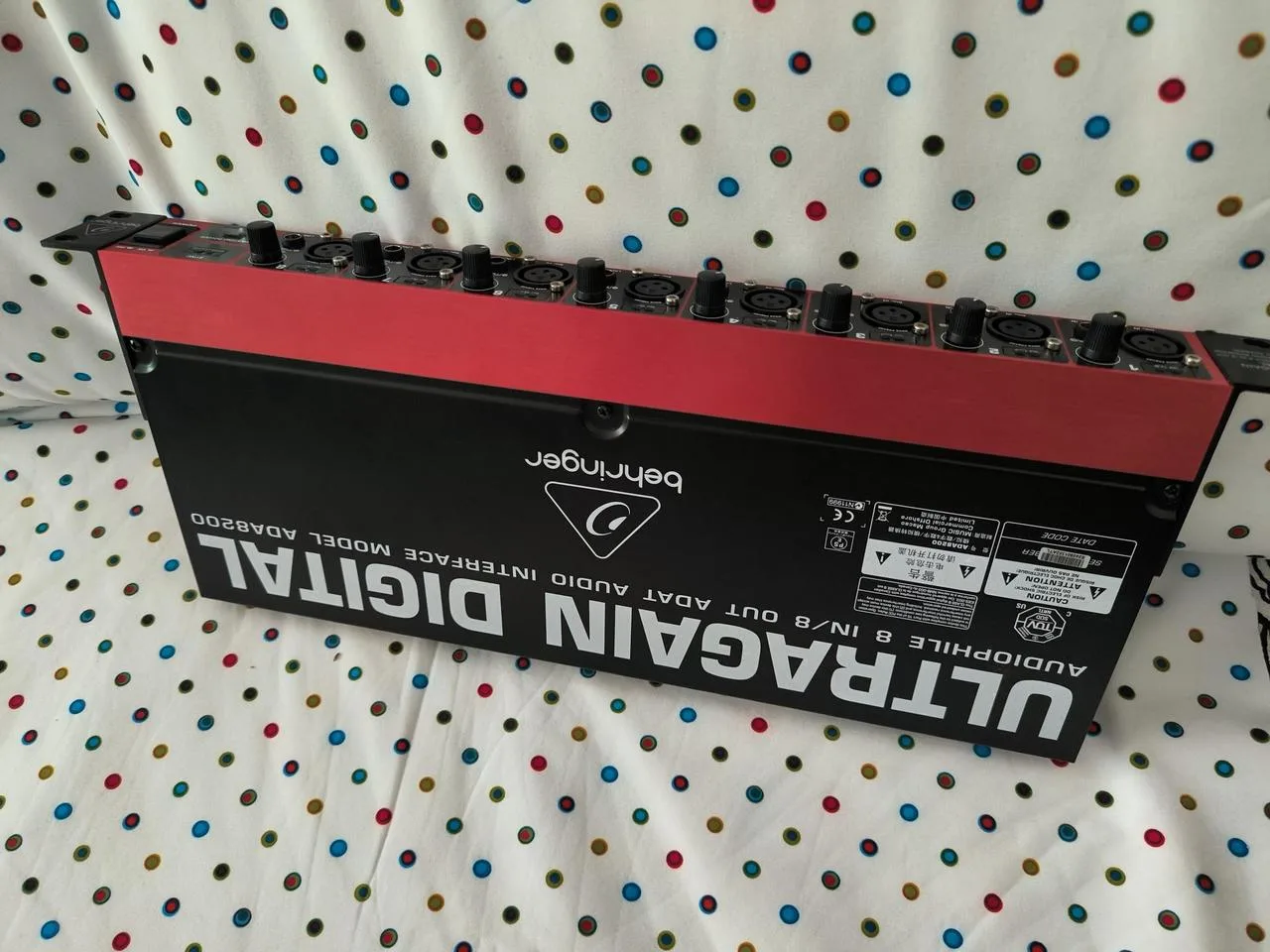 Předzesilovač Behringer ADA8200