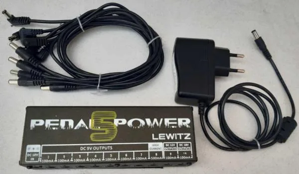 Revoltage CP-05 Napájecí adaptér Pedal Power - LEWITZ