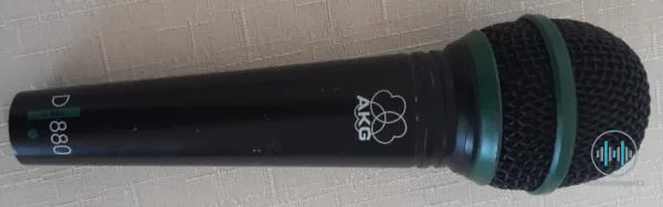 Zpěvový mikrofon AKG D880 s kabelem a úchytkou