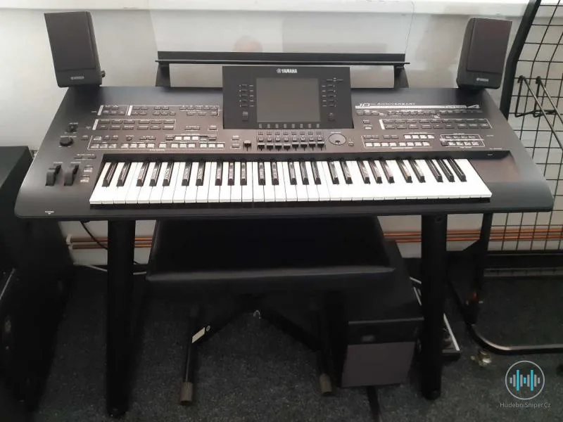 YAMAHA Tyros 4 limitovaná černá serie s příslušenstvím