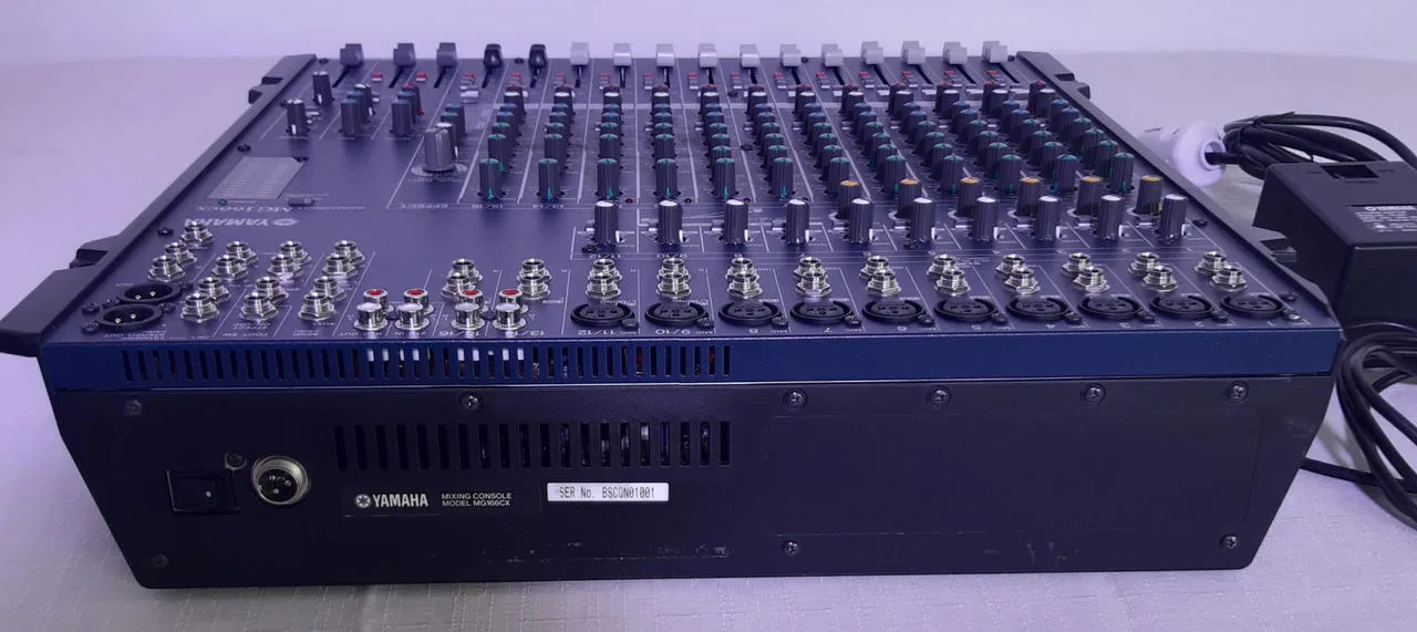 Mix.pult YAMAHA MG166 CX