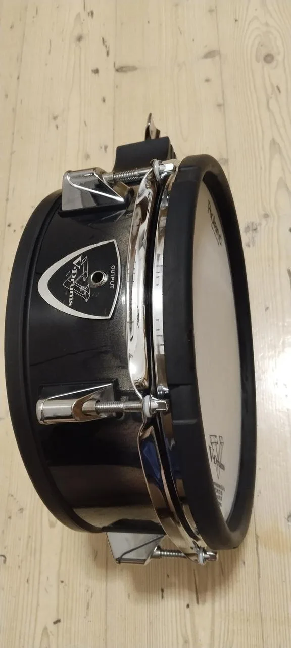 Roland PD-105BK.