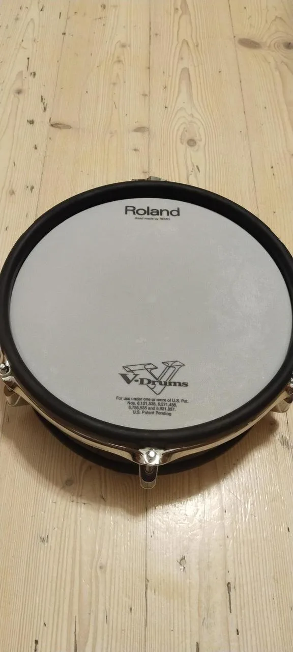 Roland PD-105BK.