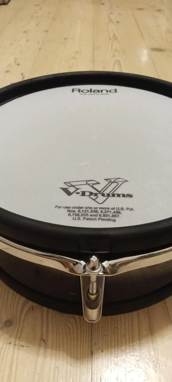 Roland PD-105BK.