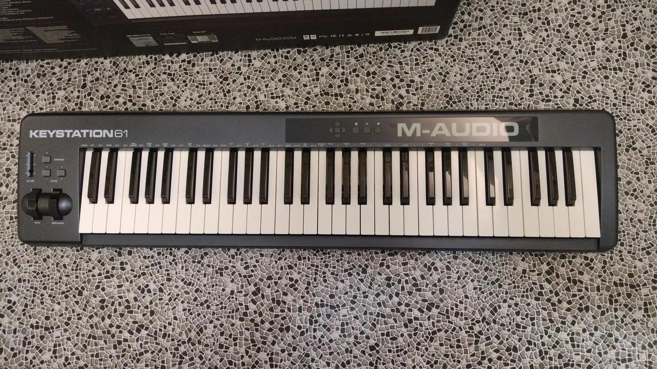 M-audio keystation 61 - na náhradní díly  - prodáno
