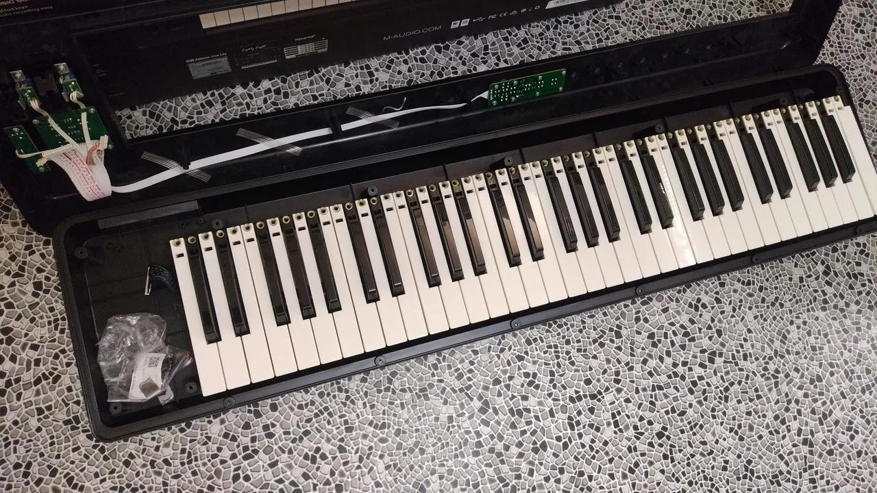 M-audio keystation 61 - na náhradní díly  - prodáno