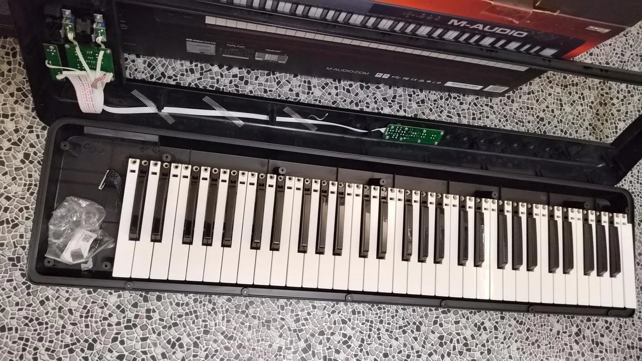 M-audio keystation 61 - na náhradní díly  - prodáno