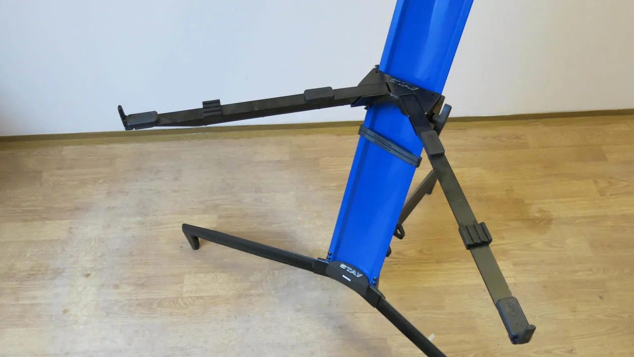 Stojan Stay Keyboard Stand Tower Blue