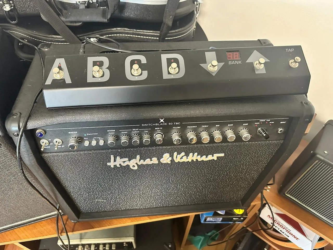 Hughes & Kettner Switchblade 50 TSC + MIDI Footswitch