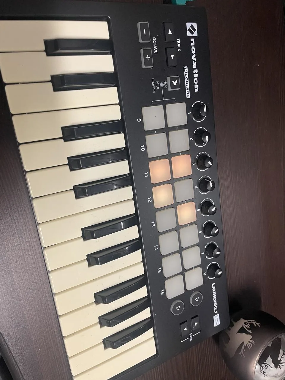 Novation Launchkey Mini - MIDI klávesy