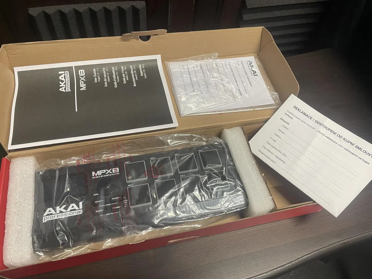 AKAI MPX8 - poly aftertouch MIDI