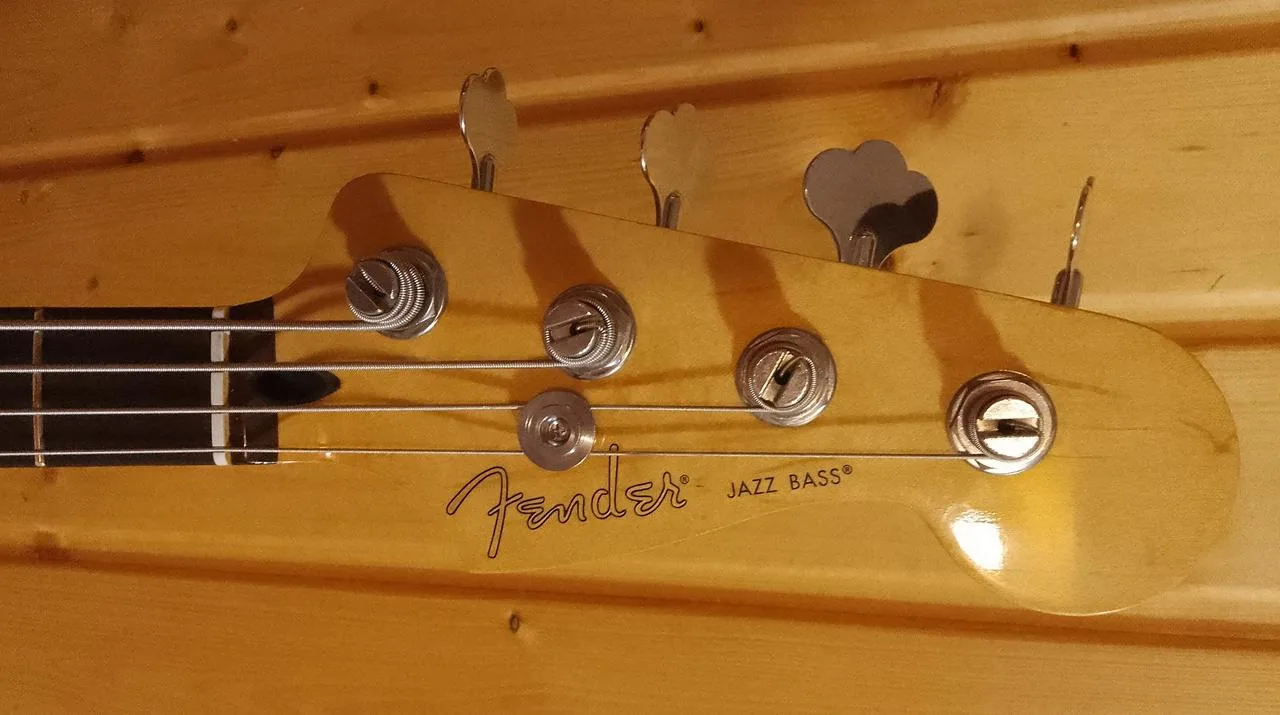 Sadowsky Metro Express s Fender Player 2 Jazz Bass krkom