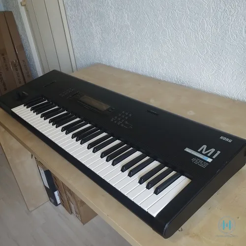 Korg M-1