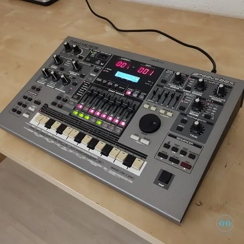 Roland MC-505 Groovebox