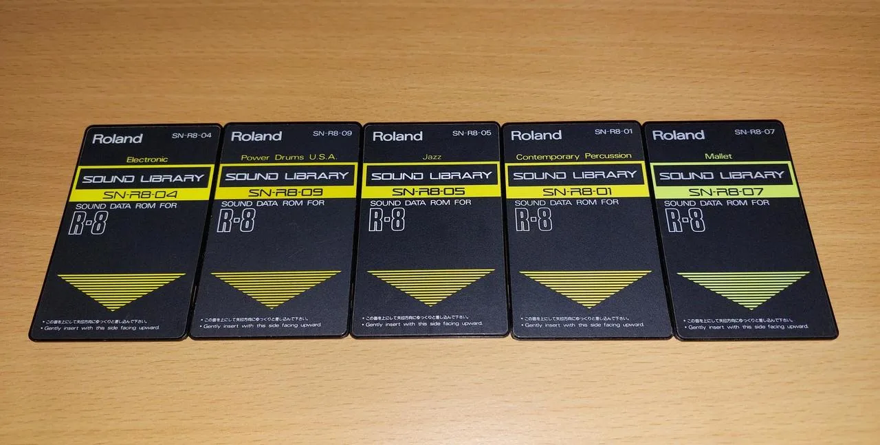 Roland R8 ROM karty