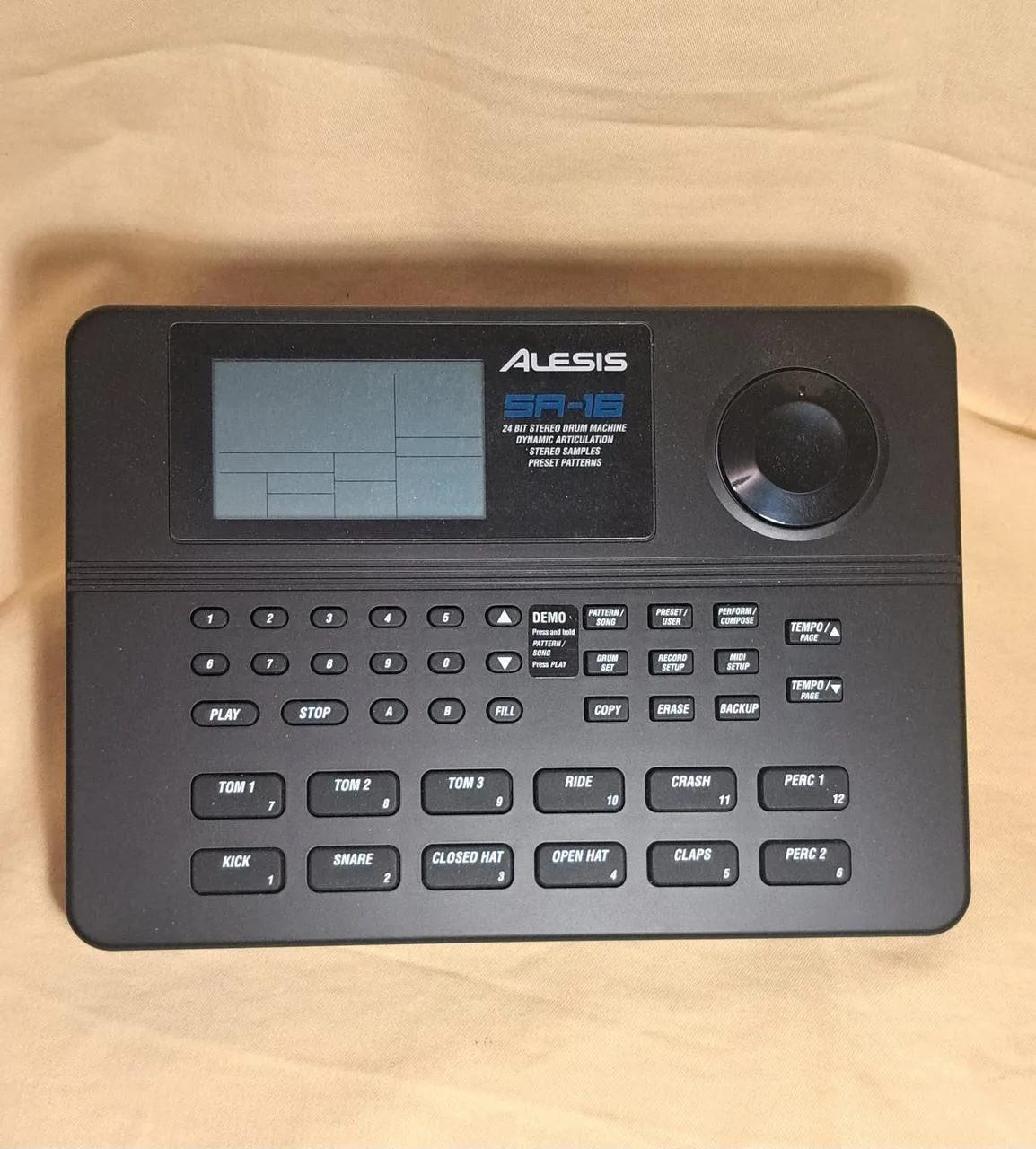 Alesis SR 16