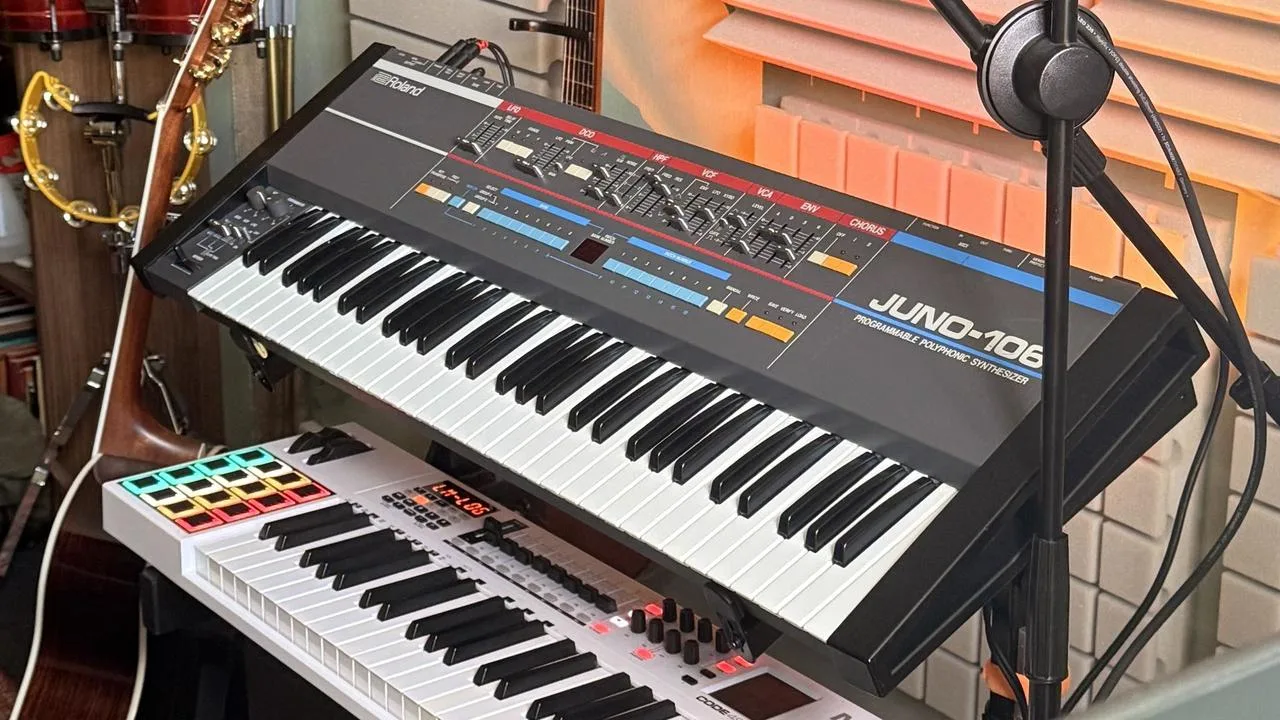Roland Juno-106 61-Key Polyphonic Synthesizer Klávesy