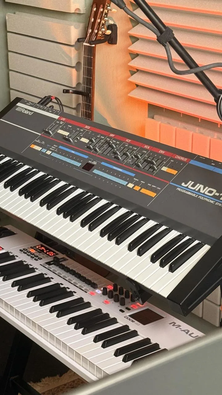 Roland Juno-106 61-Key Polyphonic Synthesizer Klávesy