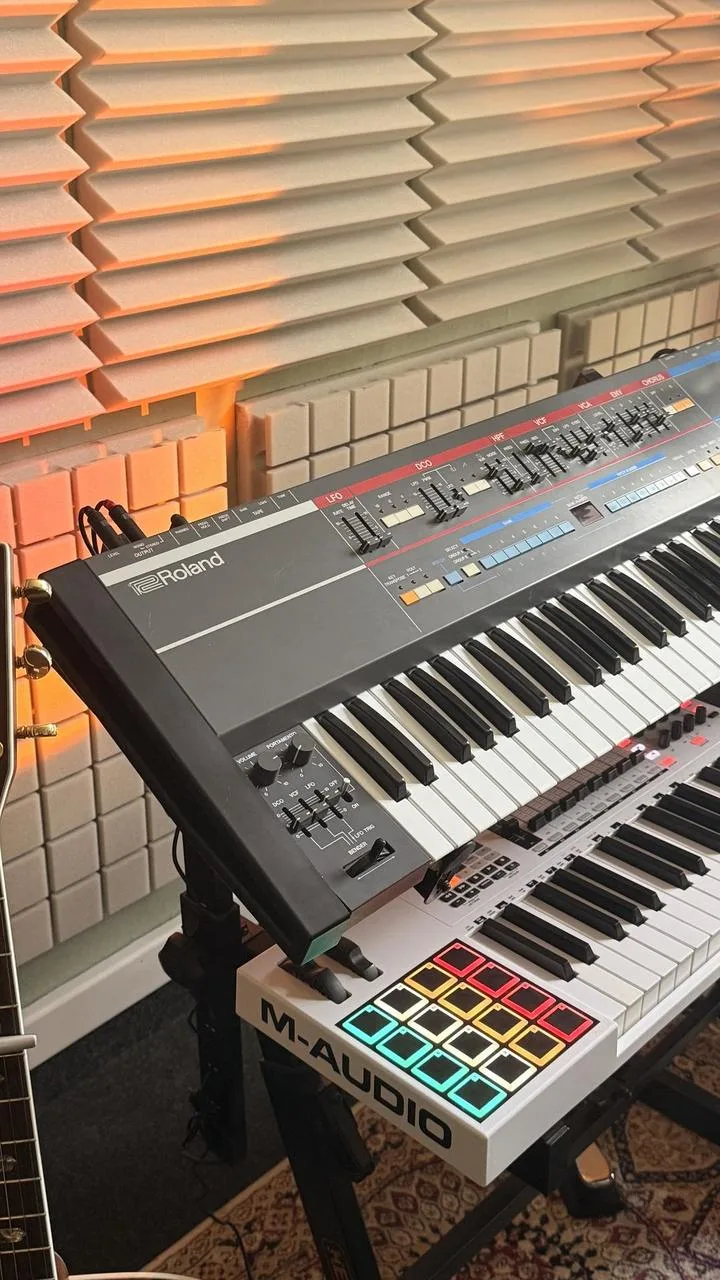Roland Juno-106 61-Key Polyphonic Synthesizer Klávesy