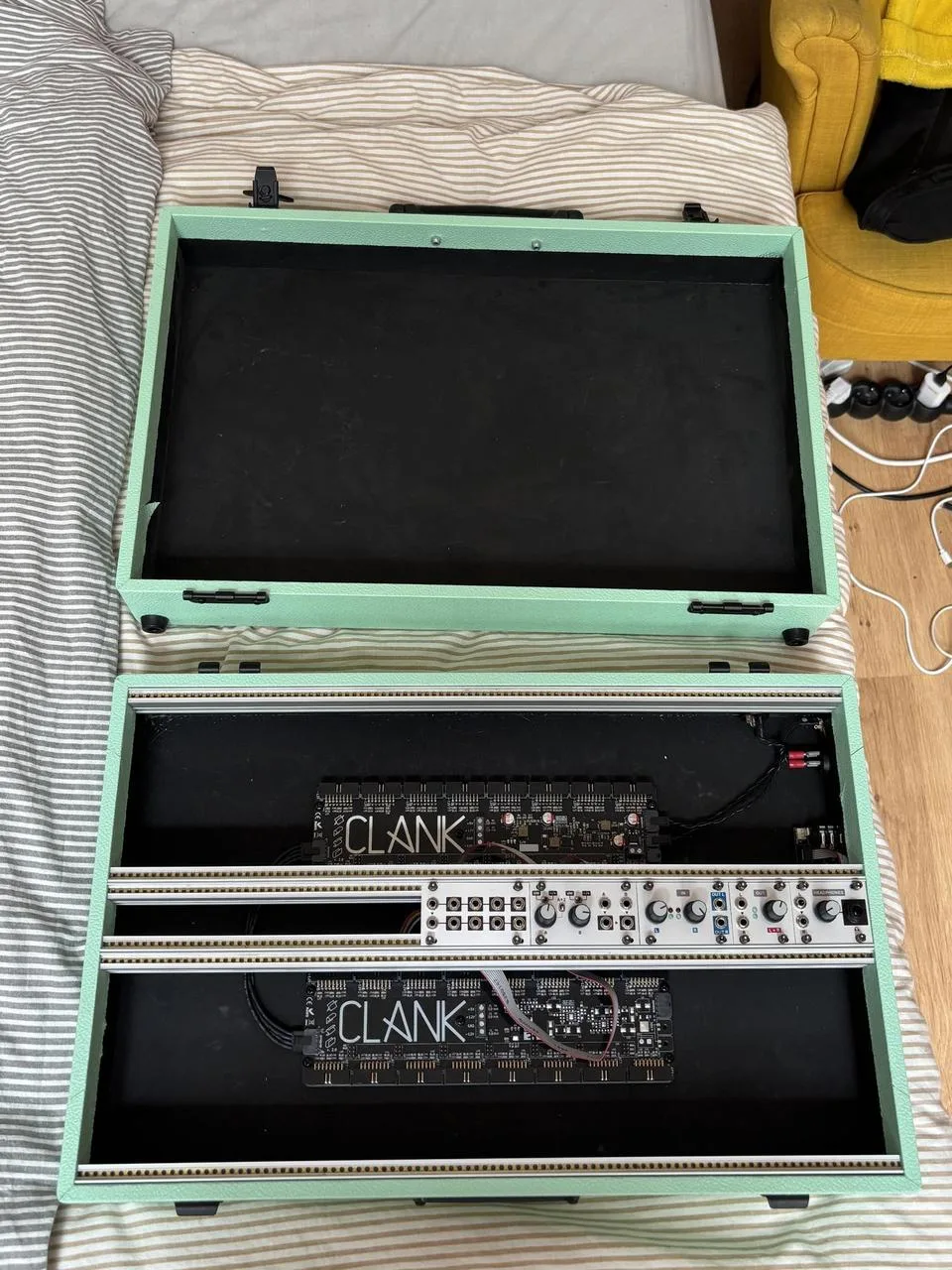 Clank modular case 7U 98 HP + Intellijel 1U moduly