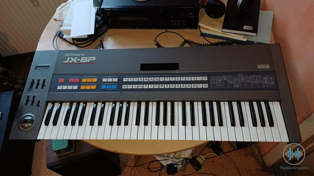 Roland JX8 p