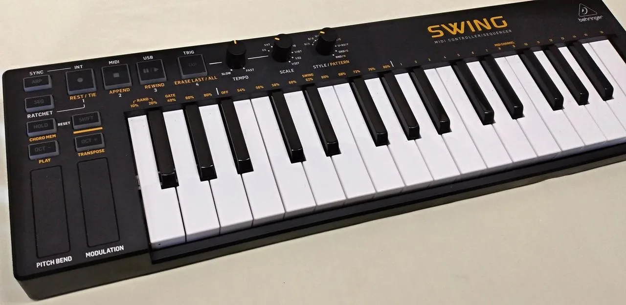 Behringer SWING + ESI MIDIMATE eX
