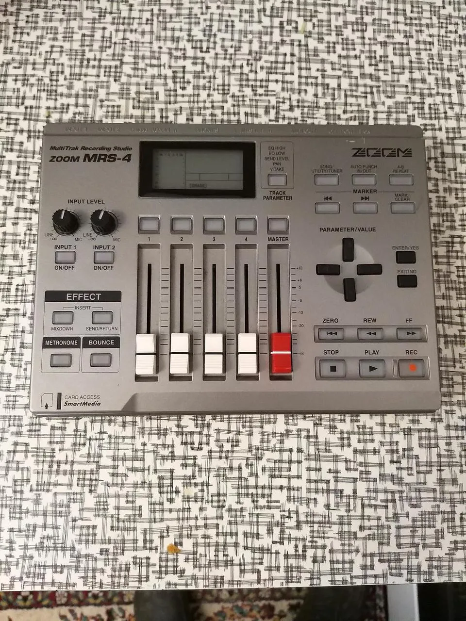 ZOOM MRS4 REKORDING STUDIO JAPONSKO