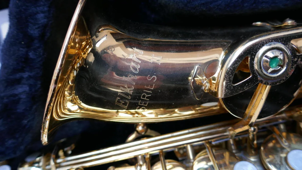 ALT SAXOFON ELKHART SERIES II//POUZDRO