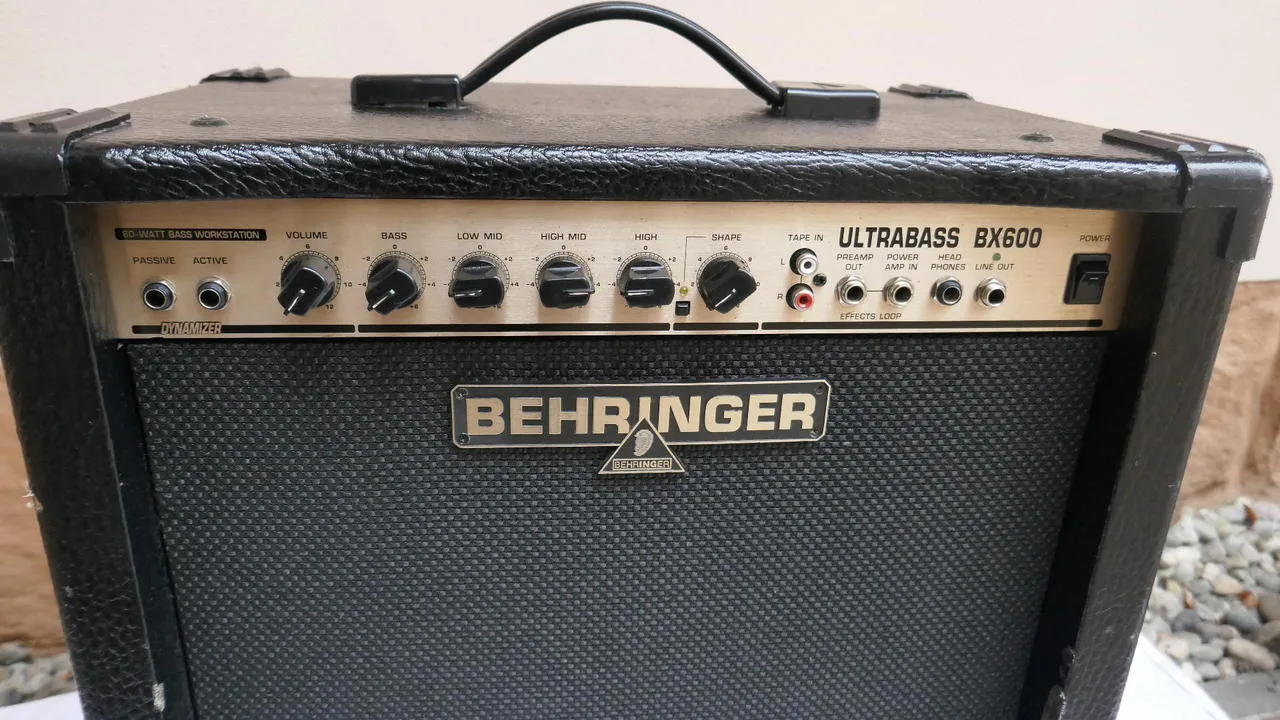 Zesilovač: Behringer ULTRABASS BX600