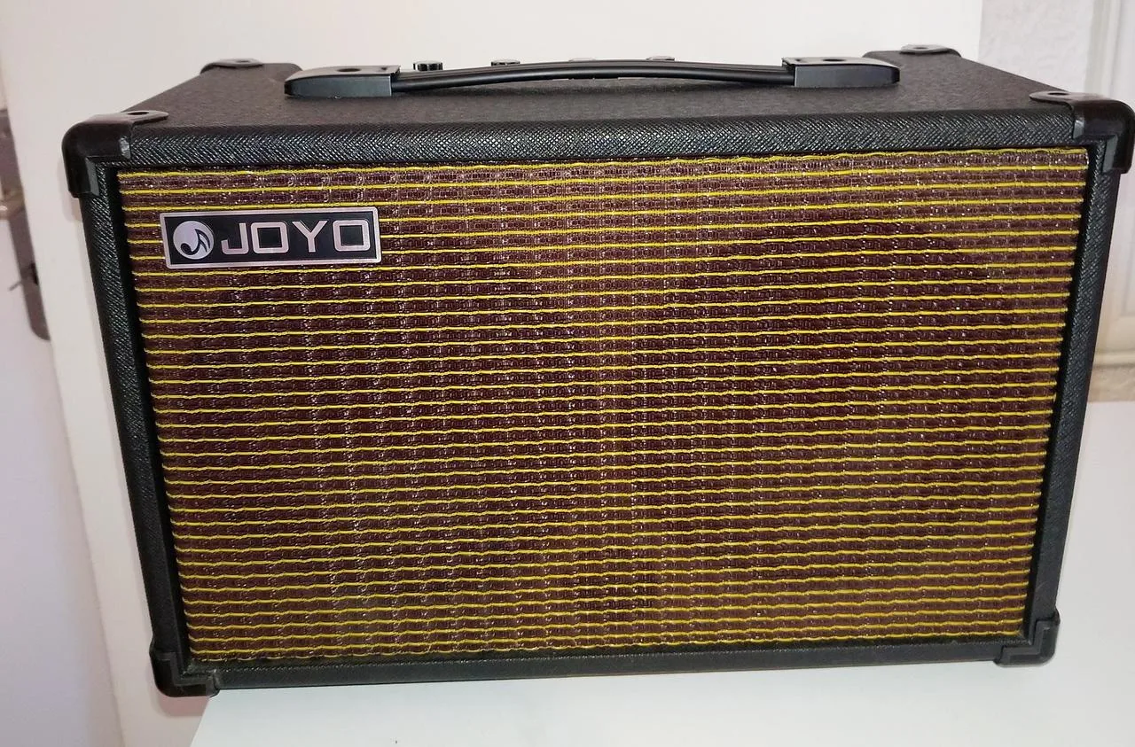 Akustické kombo JOYO AC-40 (40W) – ideální na busking!