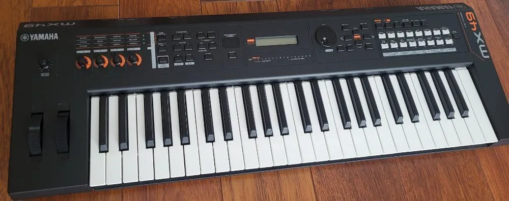 Yamaha MX49 V2