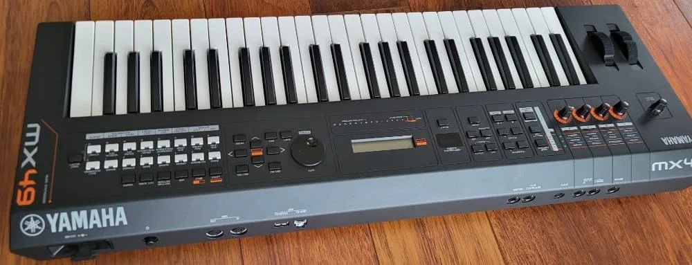 Yamaha MX49 V2
