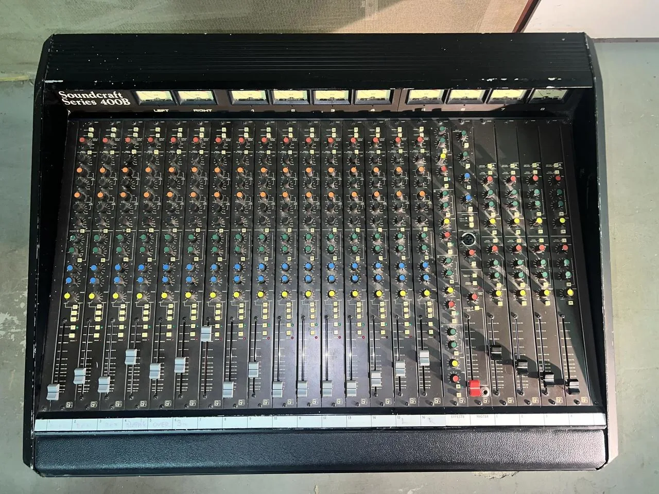 Soundcraft Series 400B 16-Channel 4-Bus Mixing Console