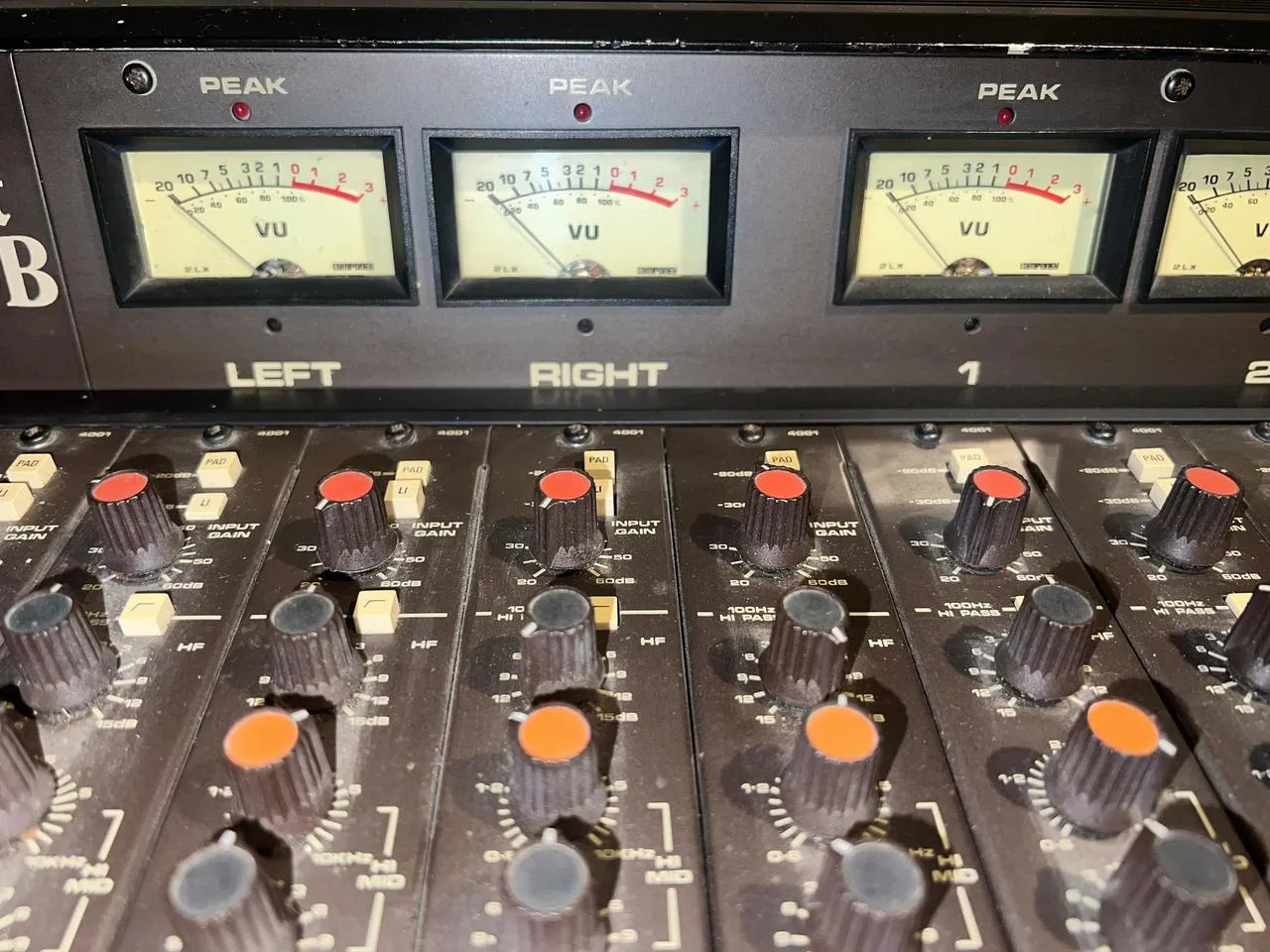 Soundcraft Series 400B 16-Channel 4-Bus Mixing Console