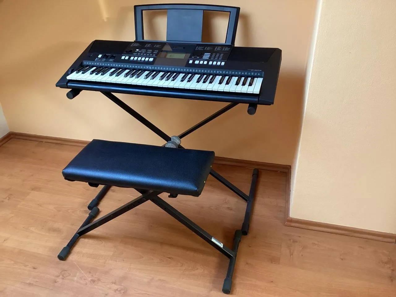 Prodám keyboard Yamaha PSR E423